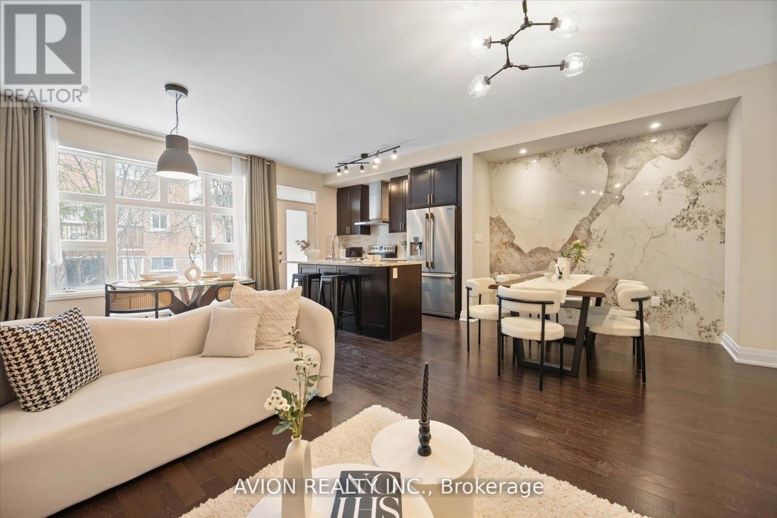 Property Photo:  42 Causland Lane  ON L4S 0G5 