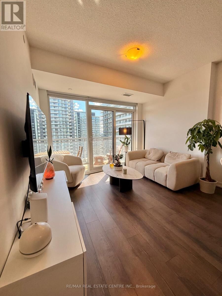 Property Photo:  2520 Eglinton Ave Avenue West 1322  ON L5M 0Y2 