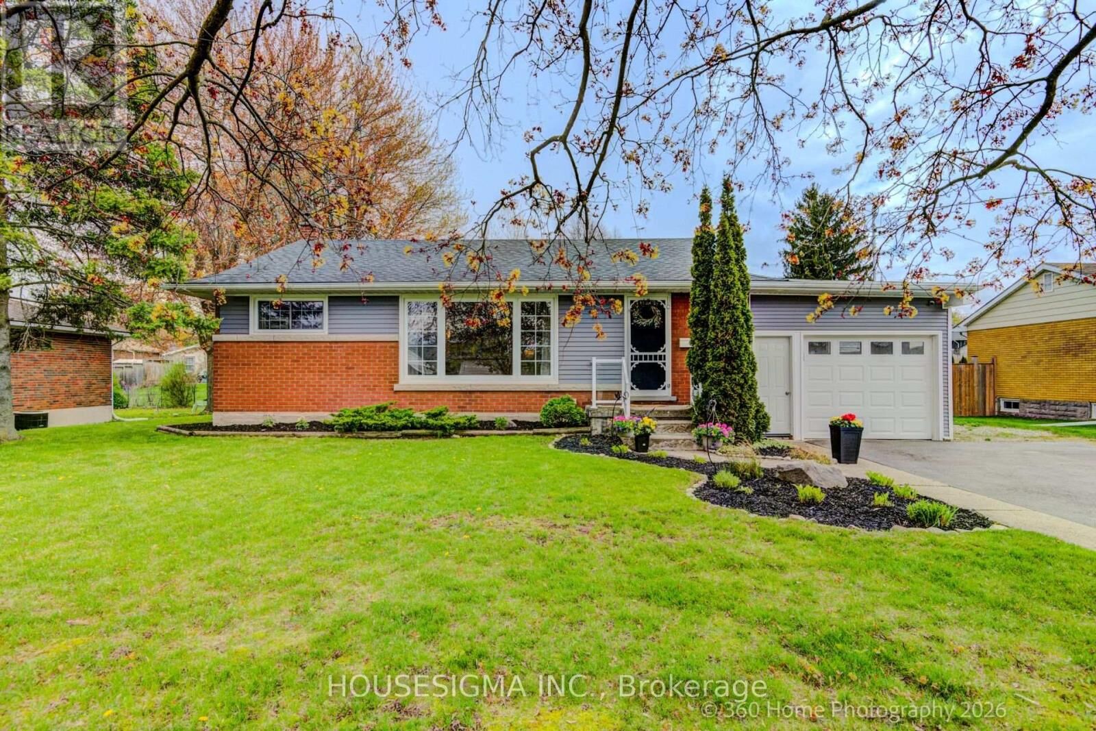 Property Photo:  47 Sunset Boulevard  ON N1S 1A8 