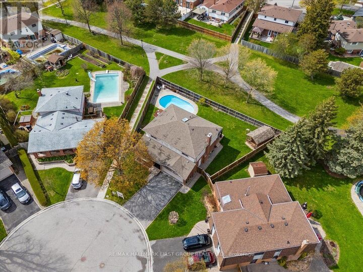 Property Photo:  28 Heda Court  ON L1N 5Y8 
