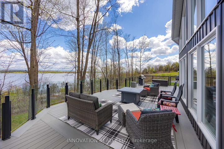 Property Photo:  731 Usborne Street  ON K0A 1G0 