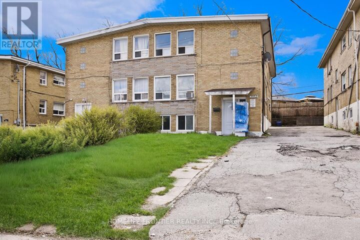 Property Photo:  2953 Lawrence Avenue East Upper  ON M1P 2V6 