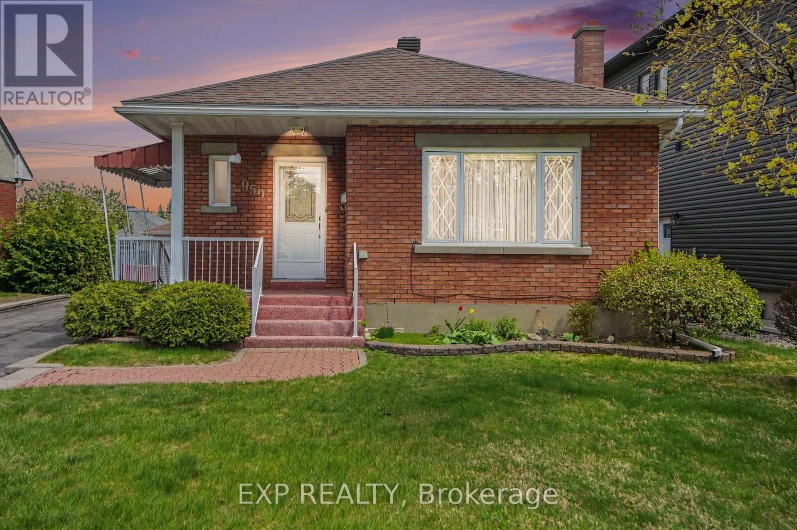 Property Photo:  959 Beaudry Street  ON K1K 3R9 