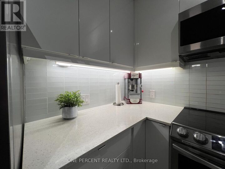 Property Photo:  50 Thomas Riley Road 819  ON M9B 0C1 