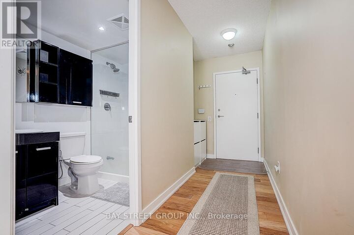 Property Photo:  29 Singer Court 1705  ON M2K 0B4 
