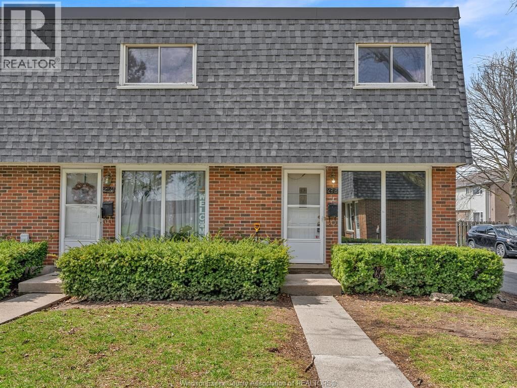 Property Photo:  272 Victoria Street 40  ON N9V 2K5 