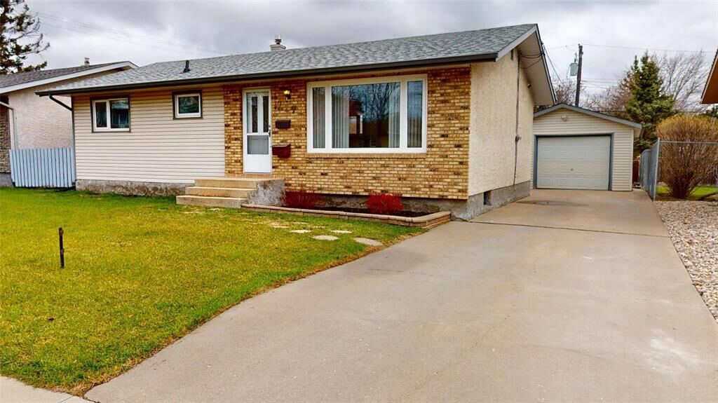 Property Photo:  727 Vaughan Avenue  MB R1A 2G3 