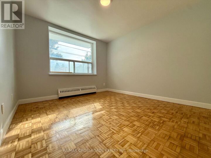 Property Photo:  363 Lakeshore Road East 103  ON L5G 1H7 