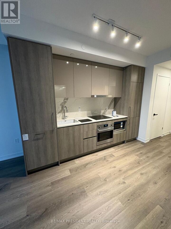 Property Photo:  195 Commerce Street 4116  ON L4K 0P9 