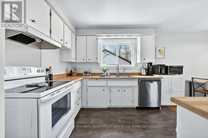 Property Photo:  76 Freeman Avenue  ON N1H 4T3 