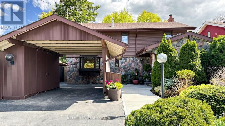 Property Photo:  19 Lesterwood Crescent  ON M1P 3L5 