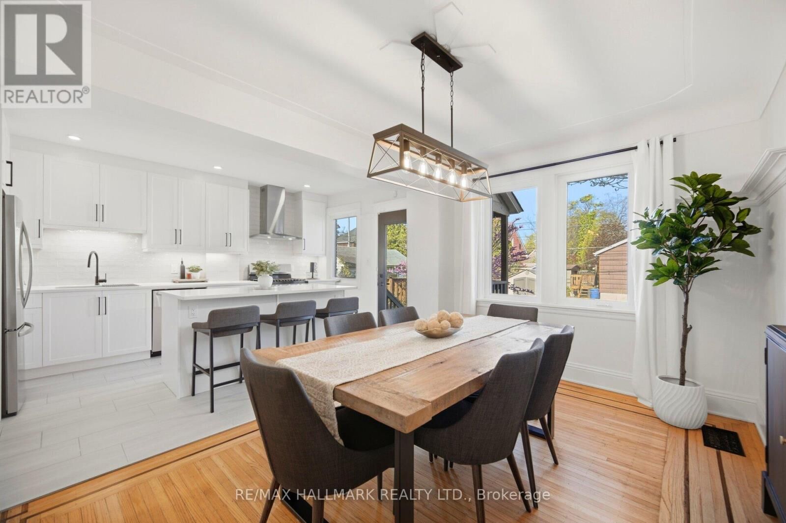 Property Photo:  54 Province Street South  ON L8K 2K8 