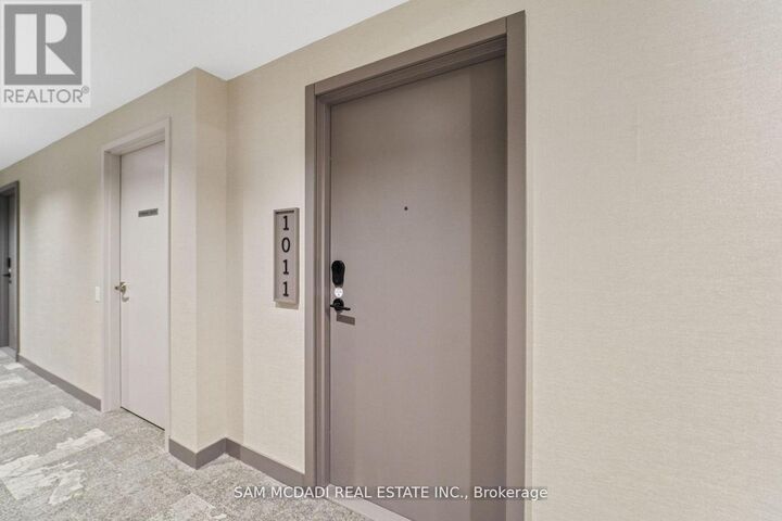 Property Photo:  634 Church Street 1011  ON M4Y 2G3 