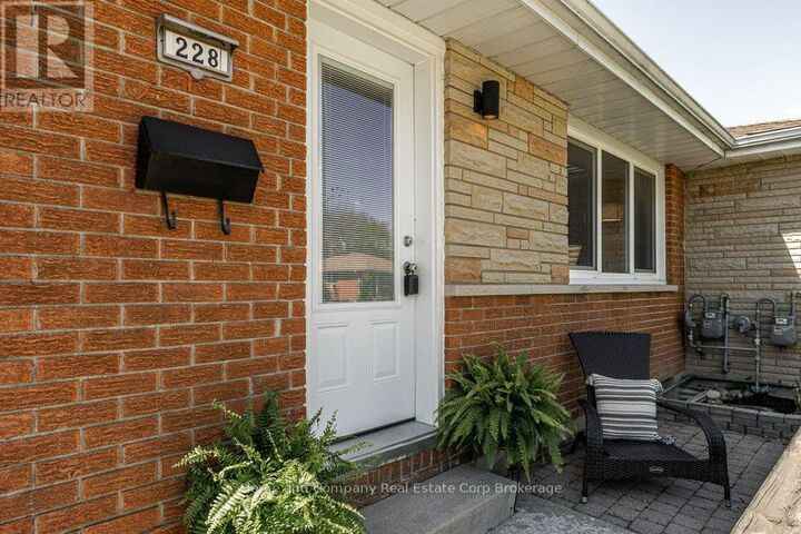 Property Photo:  228 Redford Crescent  ON N5A 1P2 