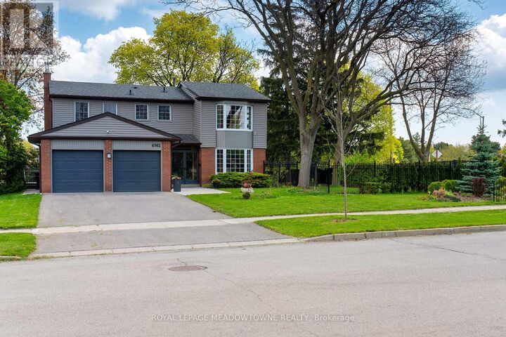 Property Photo:  6942 Barrisdale Drive  ON L5N 2H4 