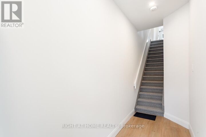 Property Photo:  115 Catharine Street North 2  ON L8R 1J5 