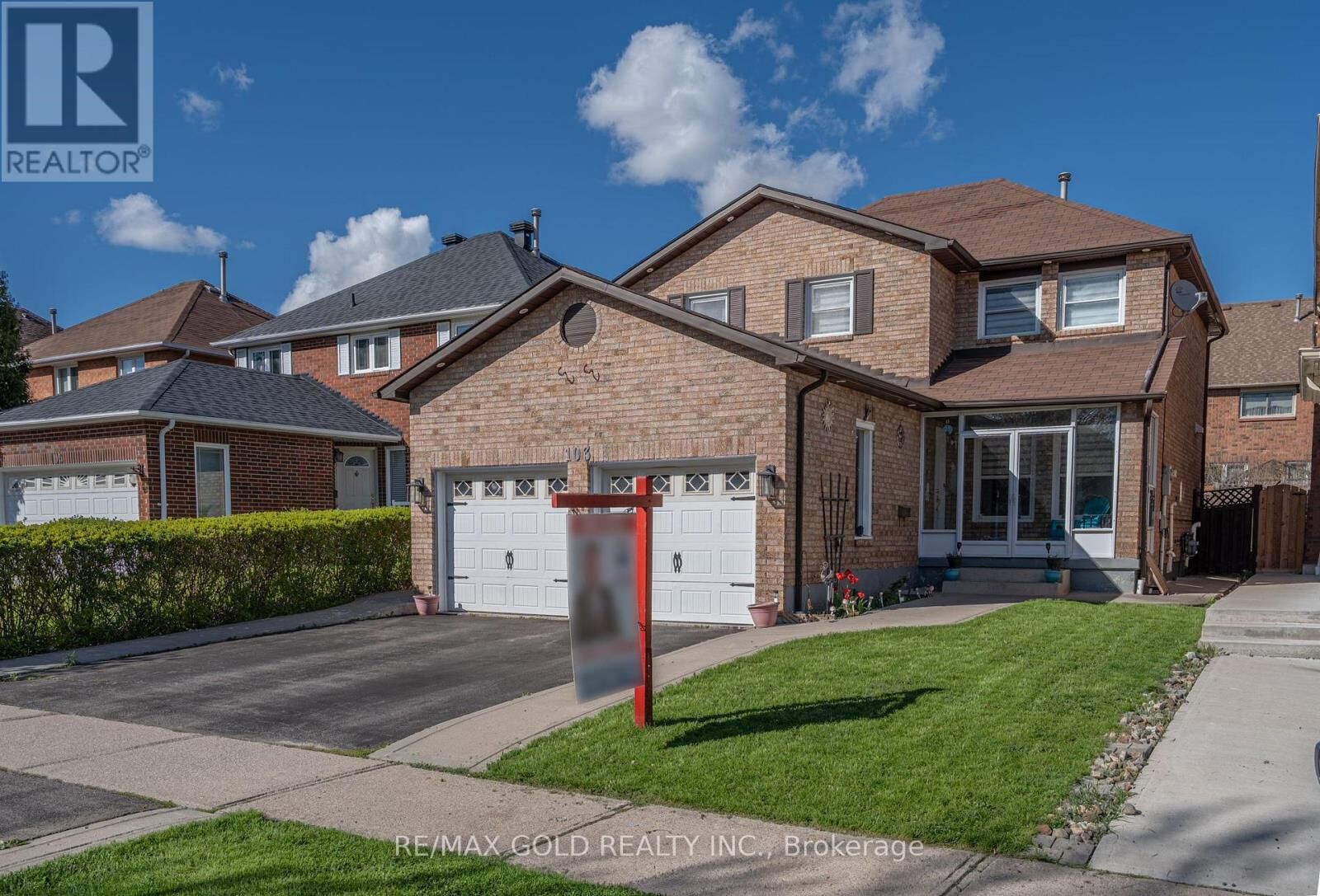 Property Photo:  103 Lord Simcoe Drive  ON L6S 5H4 