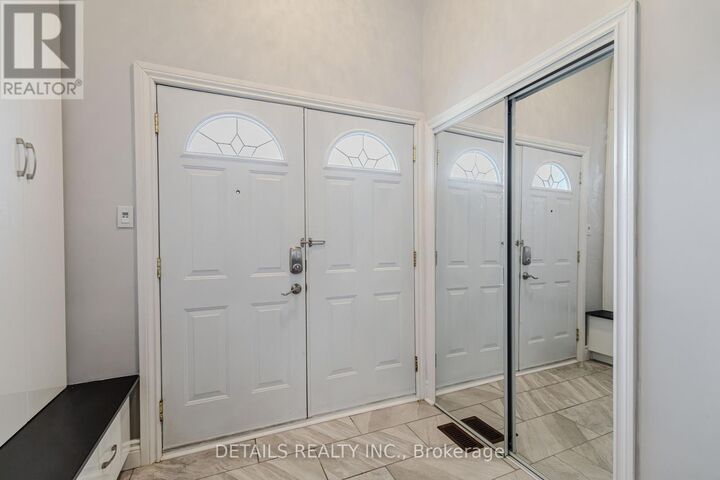 Property Photo:  7 Kerry Crescent  ON K2E 5V7 