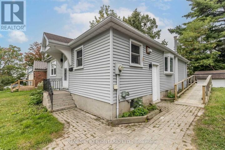 Property Photo:  156 Clapperton Street  ON L4M 3G4 