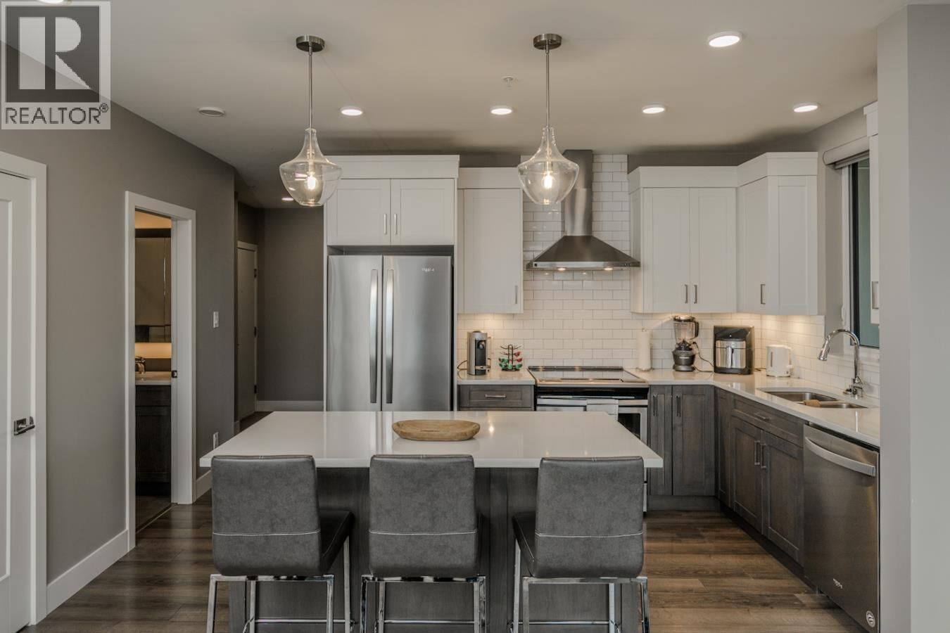 Property Photo:  1087 6th Avenue 201  BC V2L 0E5 