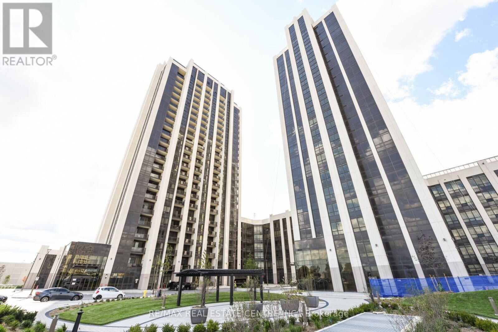 Property Photo:  9075 Jane Street 508  ON L4K 0L8 