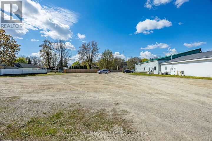 Property Photo:  167 Ailsa Craig Main Street  ON N0M 1A0 