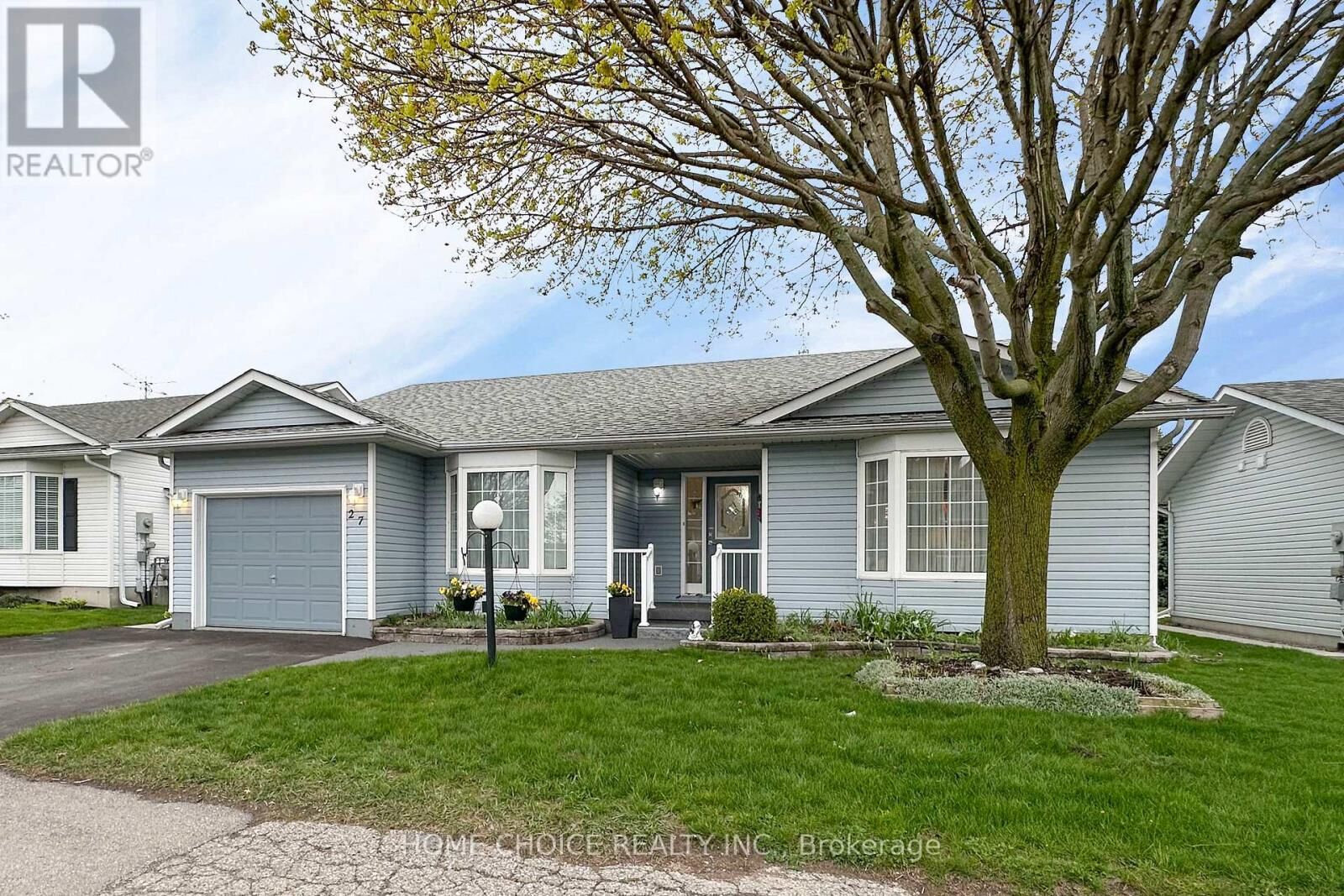 Property Photo:  27 Niagara Trail  ON L1B 1A2 