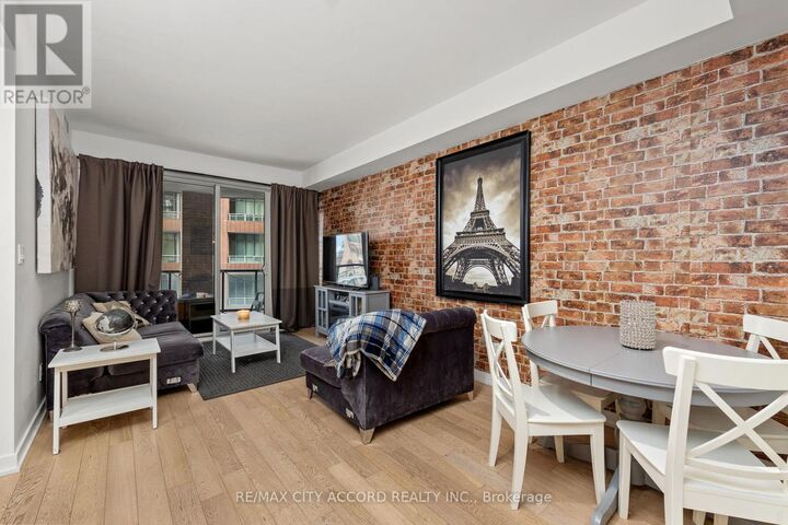 Property Photo:  20 Bruyeres Mews 311  ON M5V 0G8 