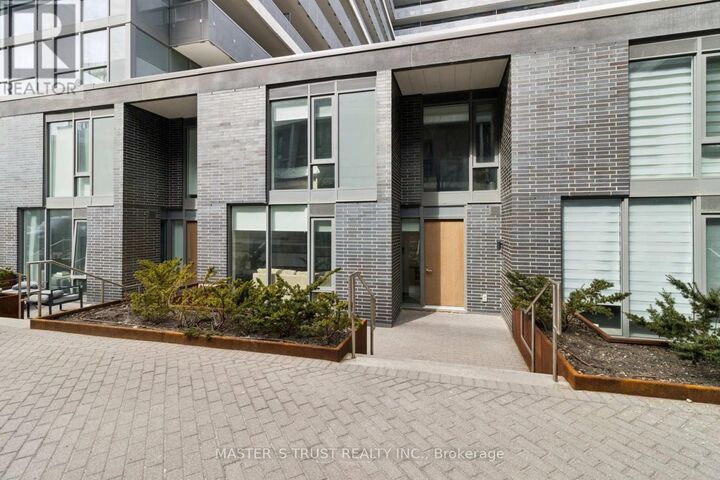 Property Photo:  160 Flemington Road East Th109  ON M6A 0A9 