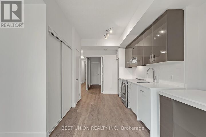 Property Photo:  188 Fairview Mall Drive 703  ON M2J 4T1 