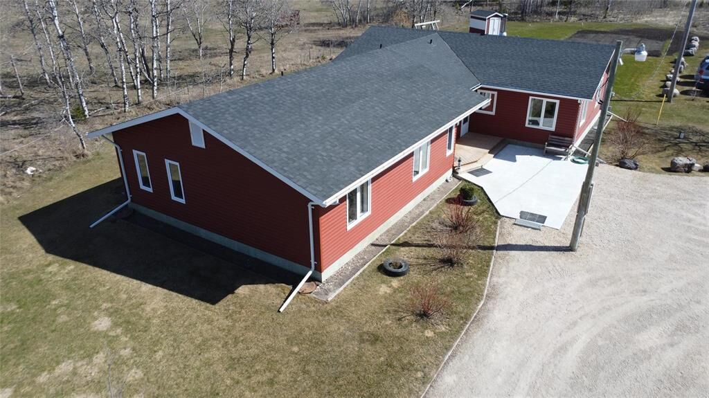 Property Photo:  10081 Road  124 NE Road  MB R0C 0A0 