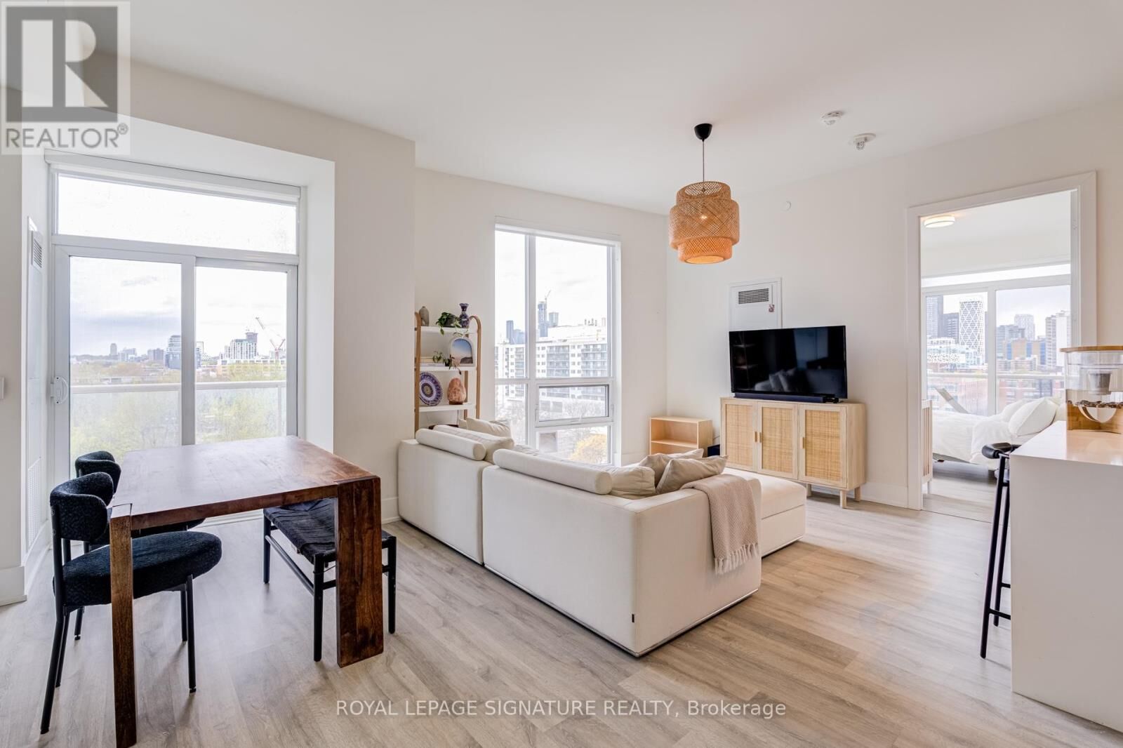 Property Photo:  80 Vanauley Street 806  ON M5T 0C9 
