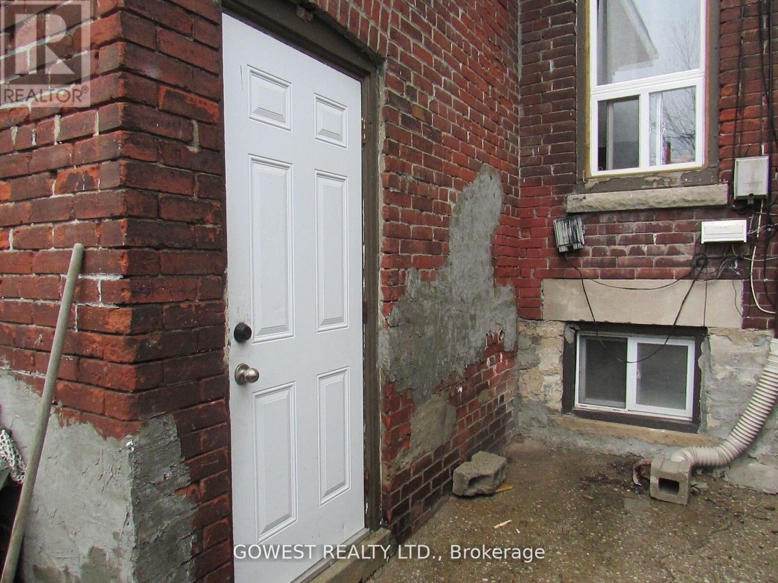 Property Photo:  2011 Dundas Street West Bsmt  ON M6R 1W7 