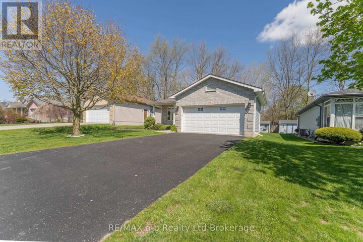 Property Photo:  44 Beech Boulevard  ON N4G 5R8 