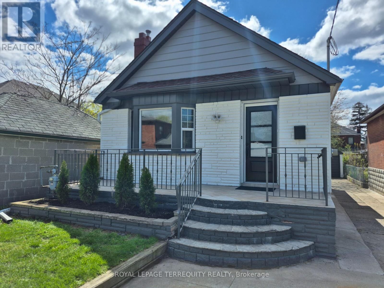 Property Photo:  40 Leroy Avenue  ON M4J 4G8 