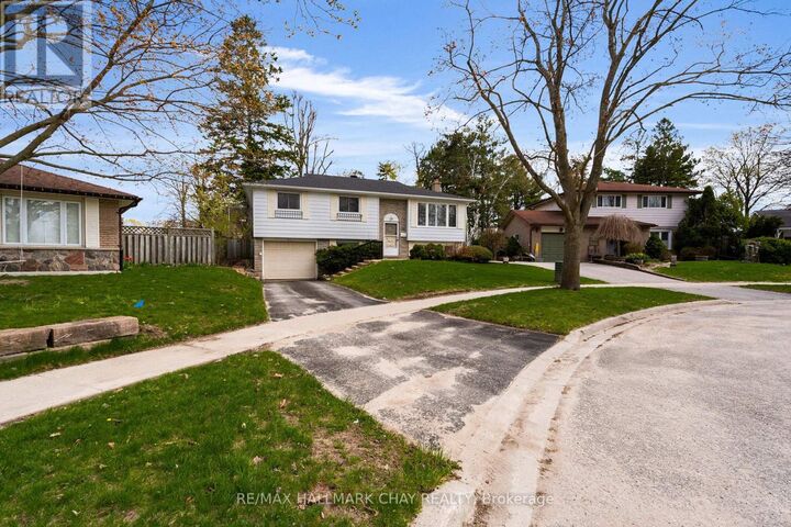 Property Photo:  33 Davies Crescent  ON L4M 2M4 