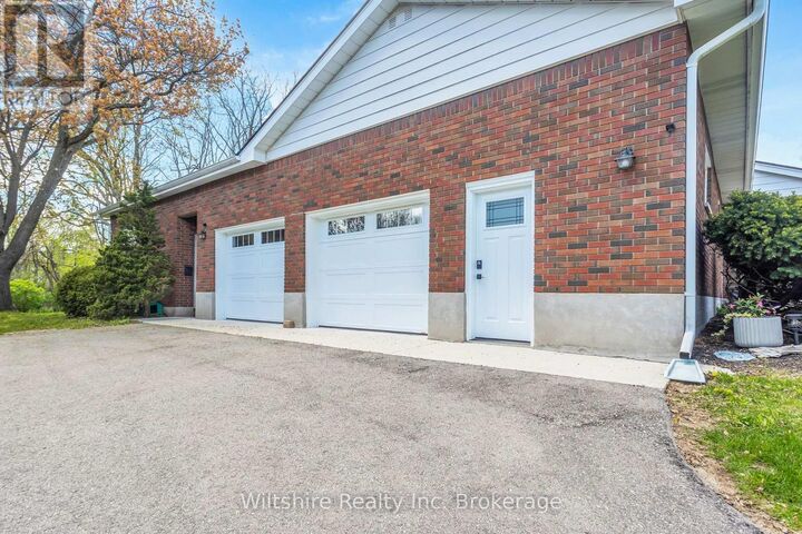 Property Photo:  427 Broadway Street  ON N4G 3S8 