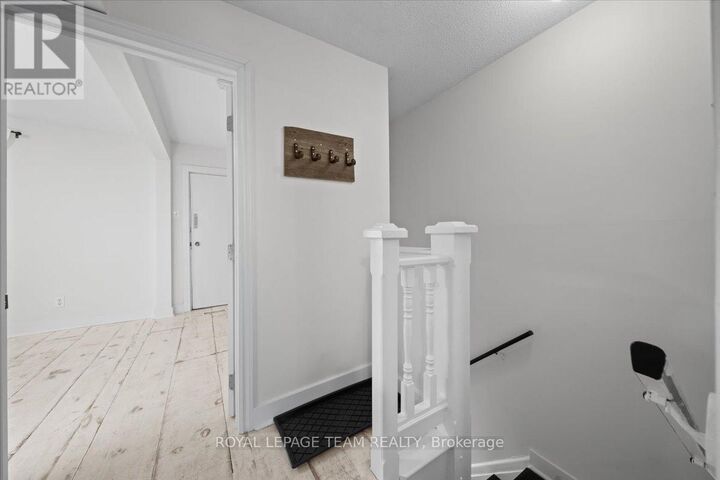 Property Photo:  135 Upper Lorne Place 2  ON K1R 7G8 