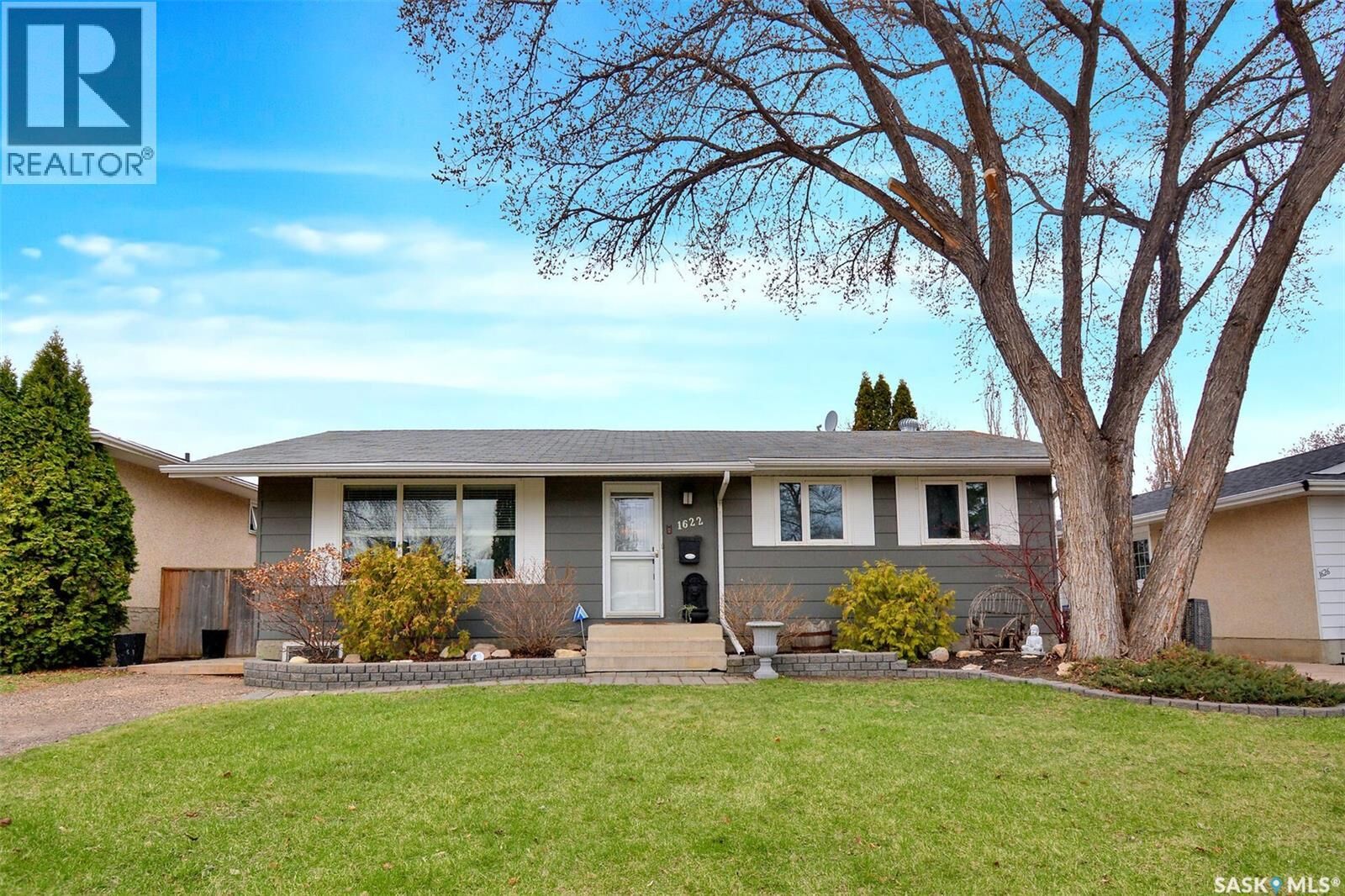 Property Photo:  1622 Bradwell Avenue  SK S7N 2P1 