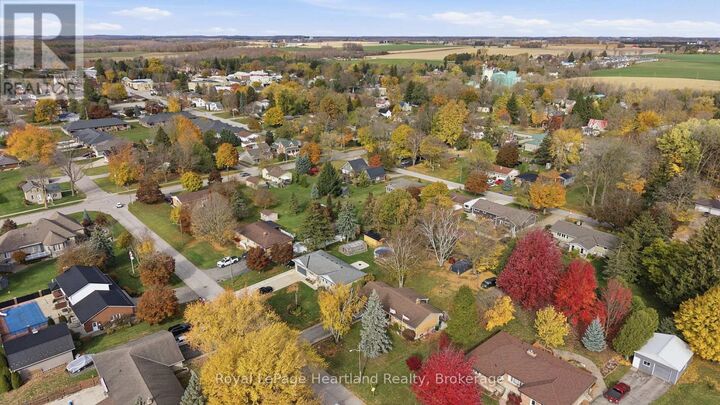 Property Photo:  292 Wellington Street  ON N0M 1H0 