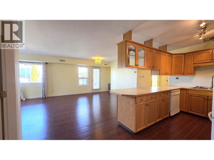 Property Photo:  1693 6th Avenue 301  BC V2L 3N5 