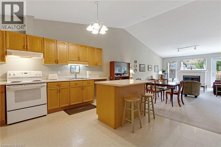Property Photo:  110 Somerset Road 4  ON N3R 5A8 