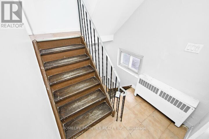 Property Photo:  2953 Lawrence Avenue East  ON M1P 2V6 