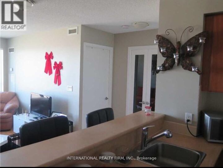 Property Photo:  36 Lee Centre Drive 3015  ON M1H 3K2 