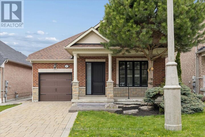 Property Photo:  27 Butterwood Lane  ON L4A 0M7 