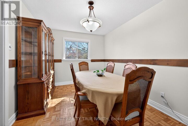 Property Photo:  10 Grosvenor Drive  ON L9M 0J2 