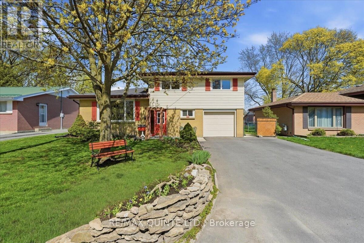 Property Photo:  37 Linton Park Road  ON K8N 4K7 