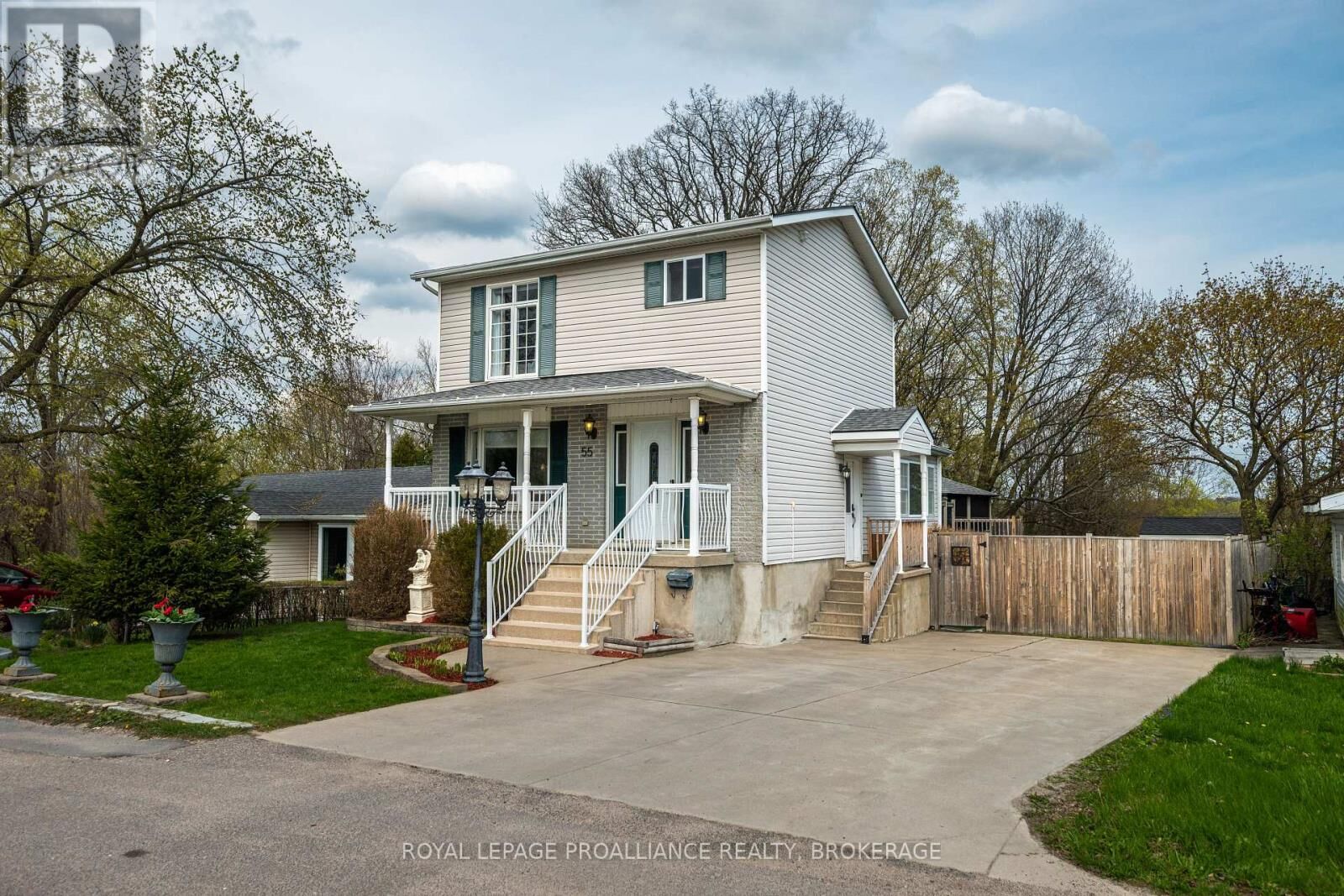 Property Photo:  55 Shaw Street  ON K7K 4Y5 