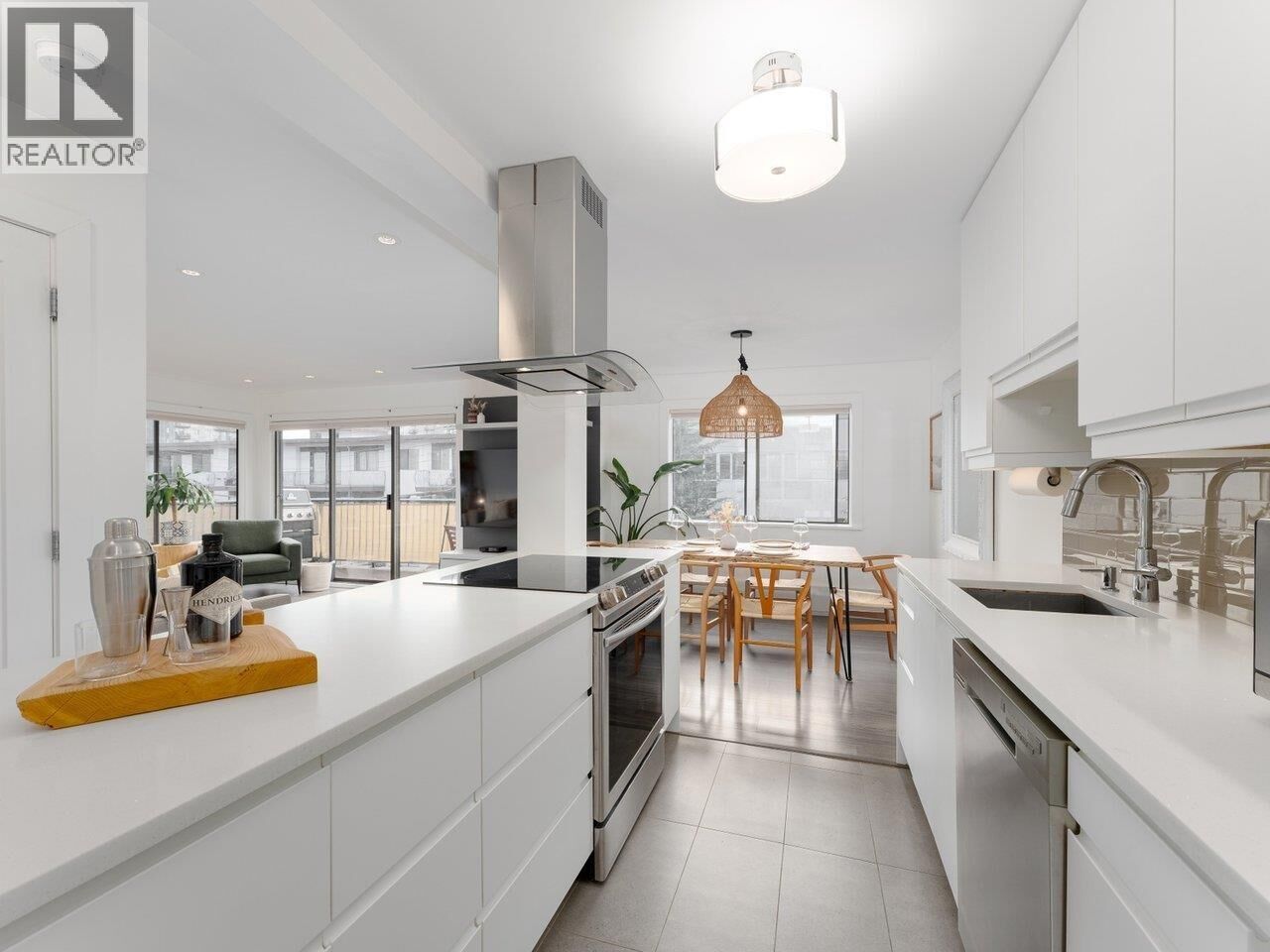 Property Photo:  127 East 4th Street 103  BC V7L 1H7 