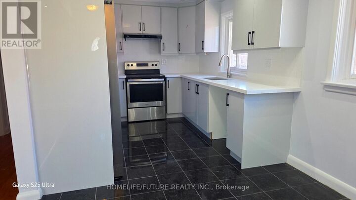 Photo de la propriété:  37 Miramar Crescent Upper  ON M1J 1R3 